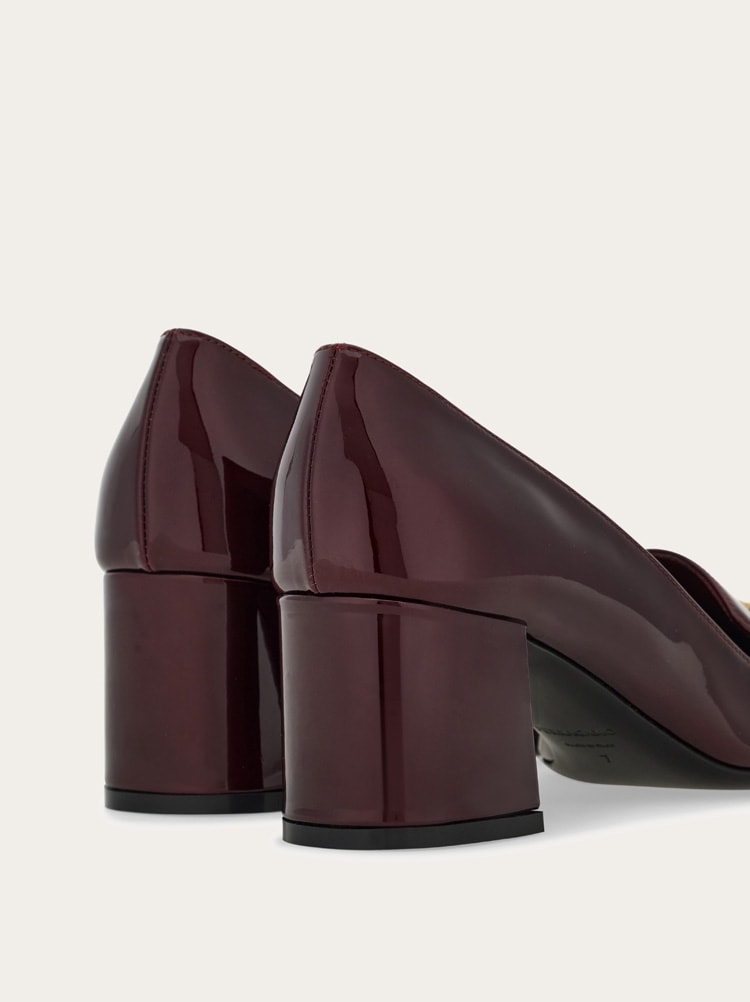 Pump with Gancini ornament - Image 7